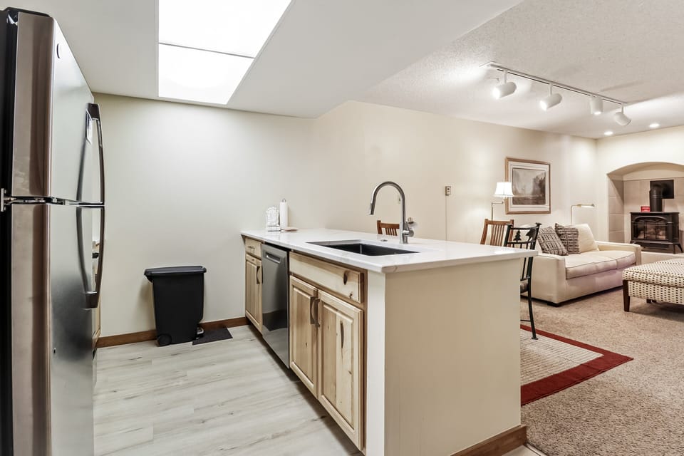 Condo, 1 Bedroom | Interior