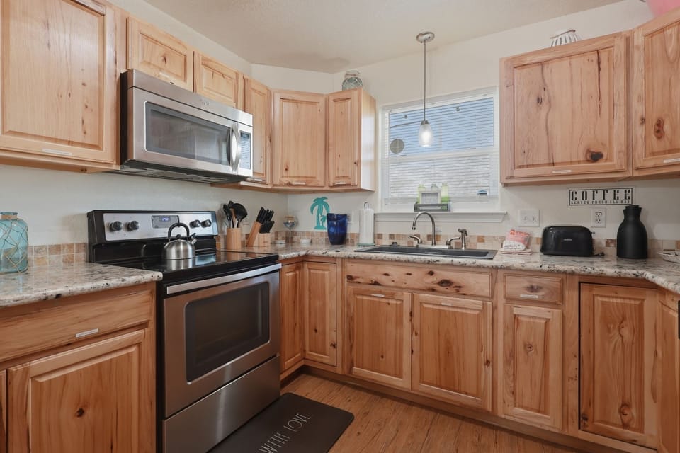 House, 3 Bedrooms | Private kitchen | Coffee/tea maker, fridge, oven, toaster