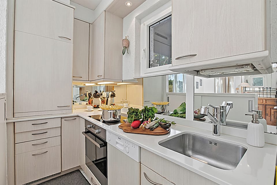 Family Apartment, 4 Bedrooms, 2 Bathrooms (Casa Viola Losone) | Private kitchen