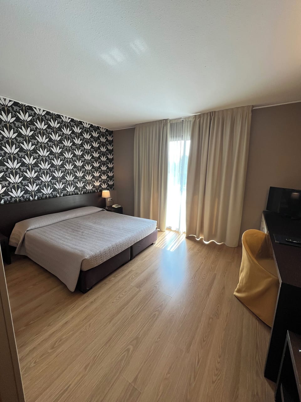 Pillowtop beds, minibar, in-room safe, desk