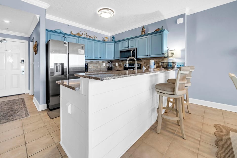 Condo, Multiple Beds (Ocean Villa 404) | Private kitchen