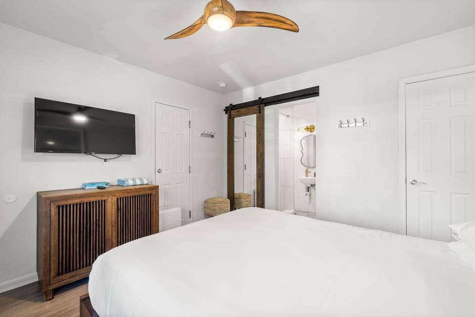 Complimentary Wifi & Cable Channels in Each Room!