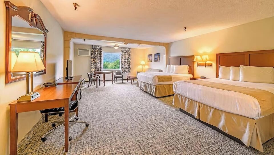 Junior Suite - 2 Queens, Non-Smoking (located over the lounge) | Desk, iron/ironing board (on request), WiFi (free), bed sheets
