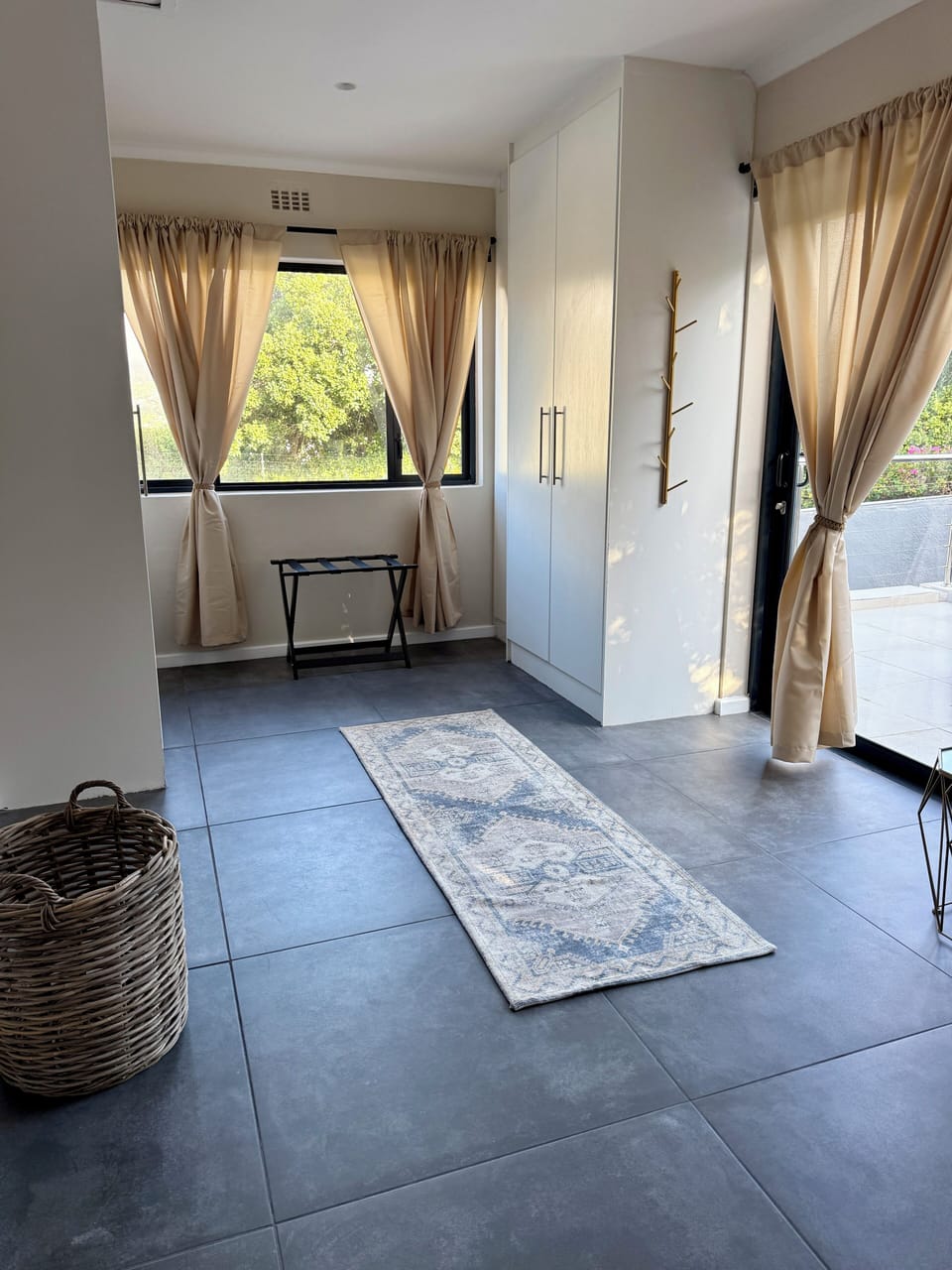 Deluxe Double Room, Hill View | Interior