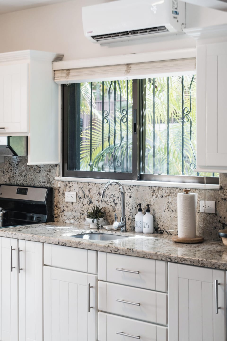 From beach-day snacks to full dinners, the kitchen offers everything needed for easy living.