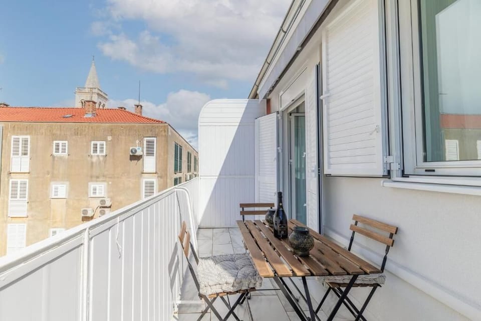 Studio, Balcony, City View | Outdoor dining
