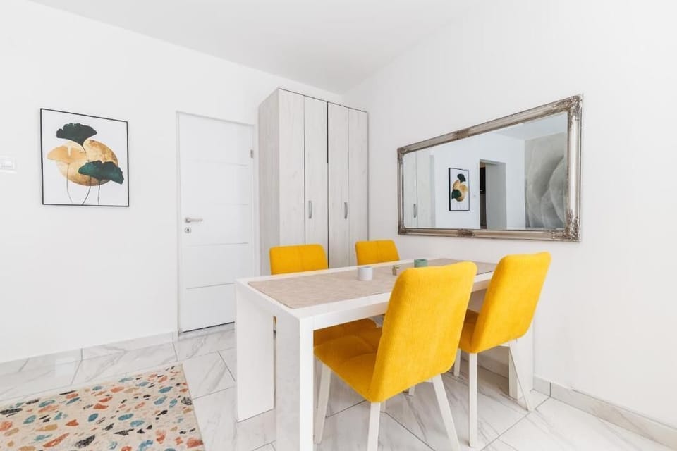Studio, Balcony, City View | Dining