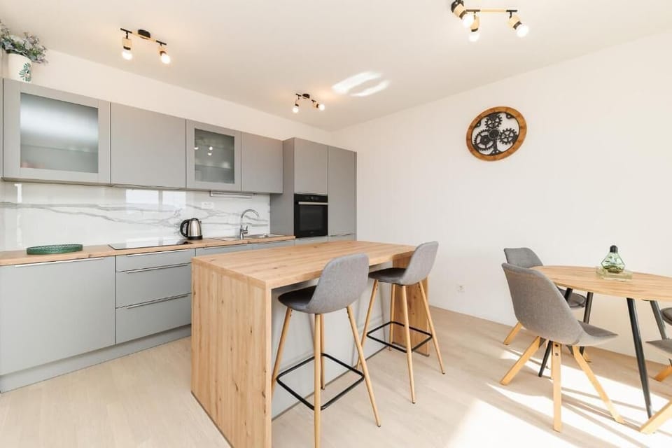Apartment, Balcony, City View | Dining
