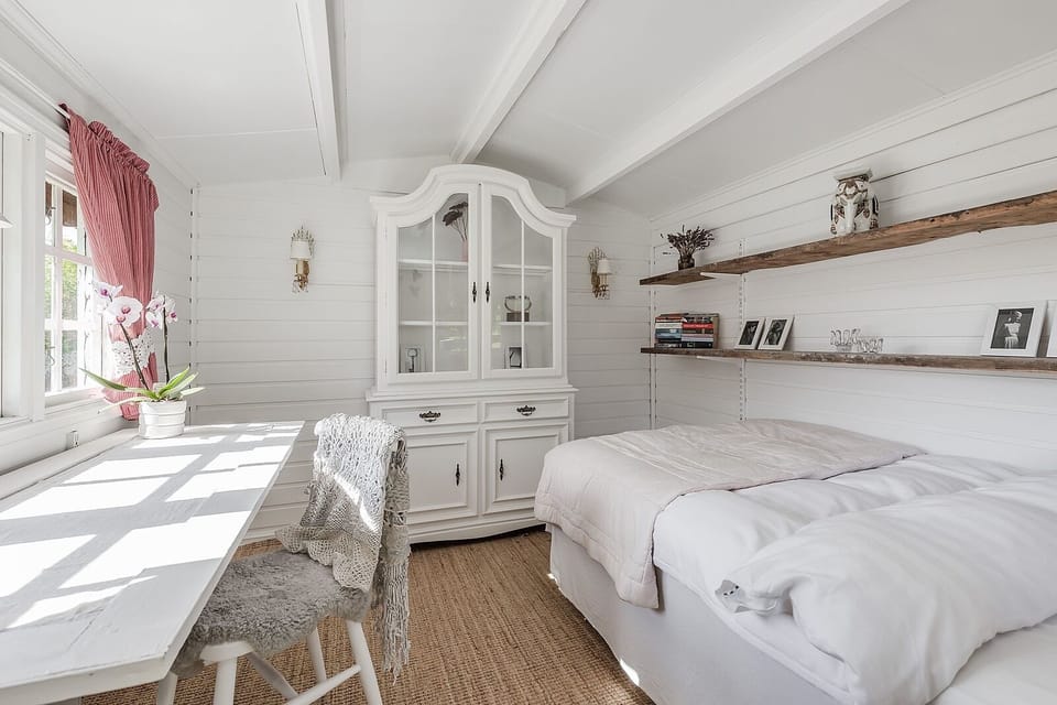 Garden Shed, Shared Bathroom  | Bed sheets