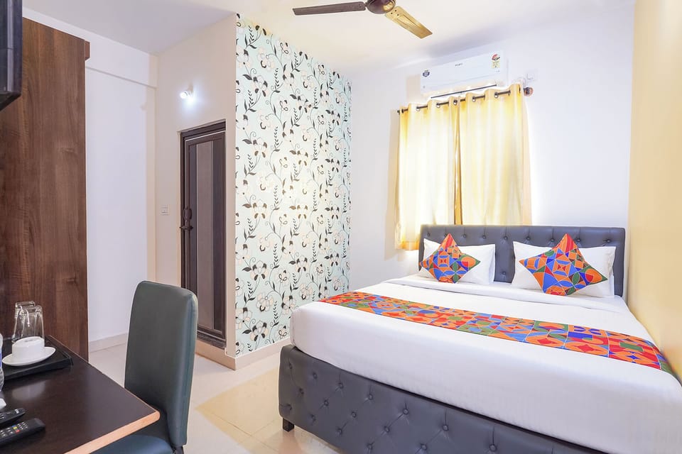 Egyptian cotton sheets, premium bedding, in-room safe, free WiFi