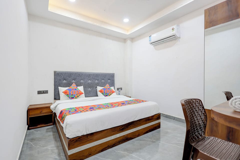 Egyptian cotton sheets, premium bedding, in-room safe, free WiFi