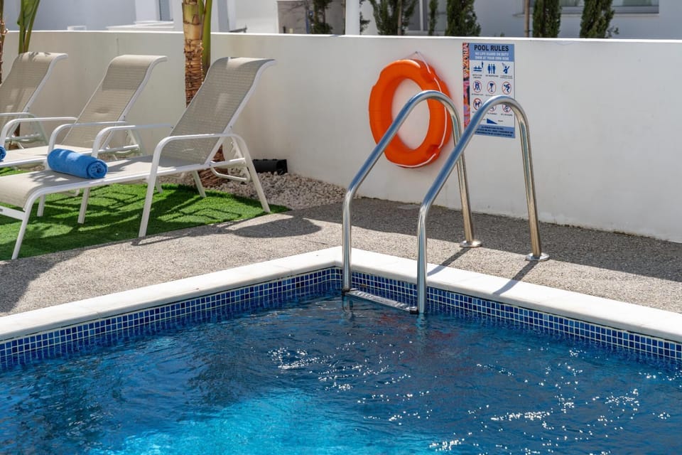 Villa Elite Blu Breeze by Ezoria Villas (16016)