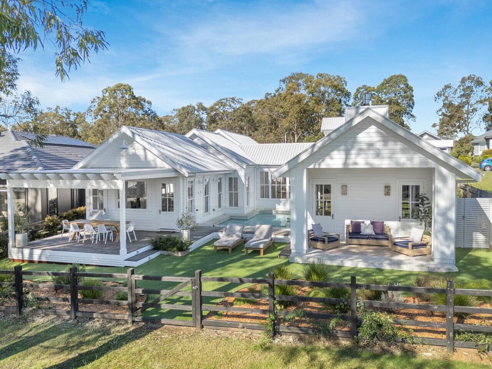 Covered alfresco dining for eight directly overlooking parkland and The Vintage Golf Course fairways. BBQ and outdoor lounge areas, seasonally heated pool — designed for weddings, groups and family stays. Pet friendly.