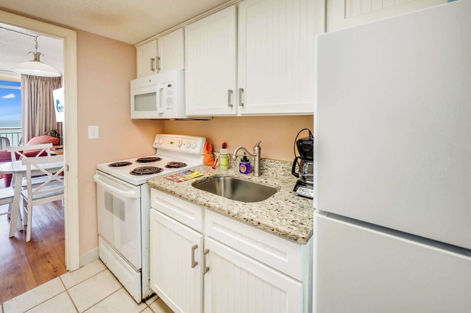 Kitchen w/ Essentials 🍳

