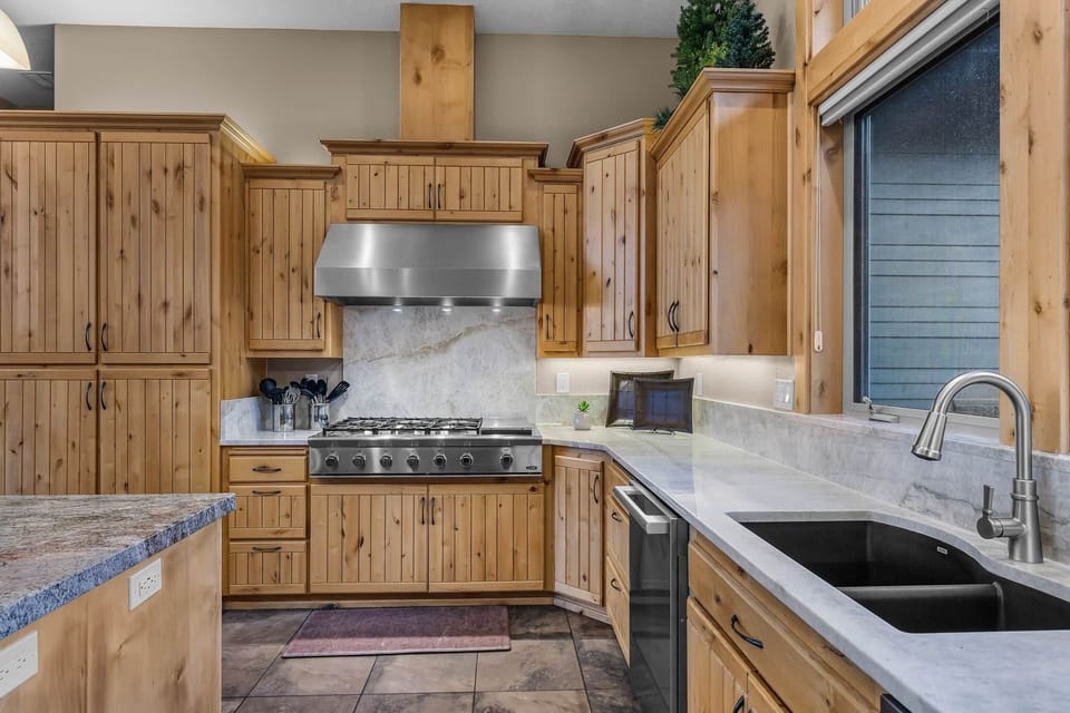 sunriver-vacation-rental-chef-kitchen.jpg