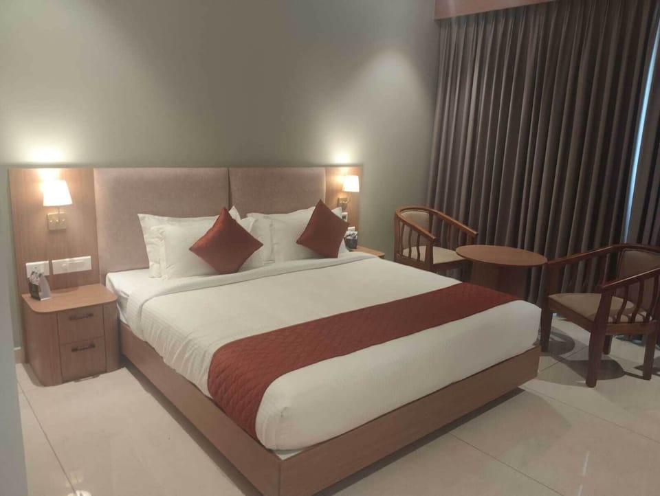 In-room safe, desk, laptop workspace, free WiFi
