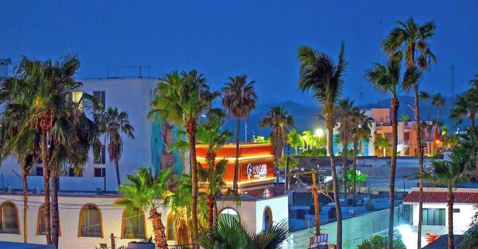 Near loads of restaurants, shopping, water sports, activities/attractions, groceries & more