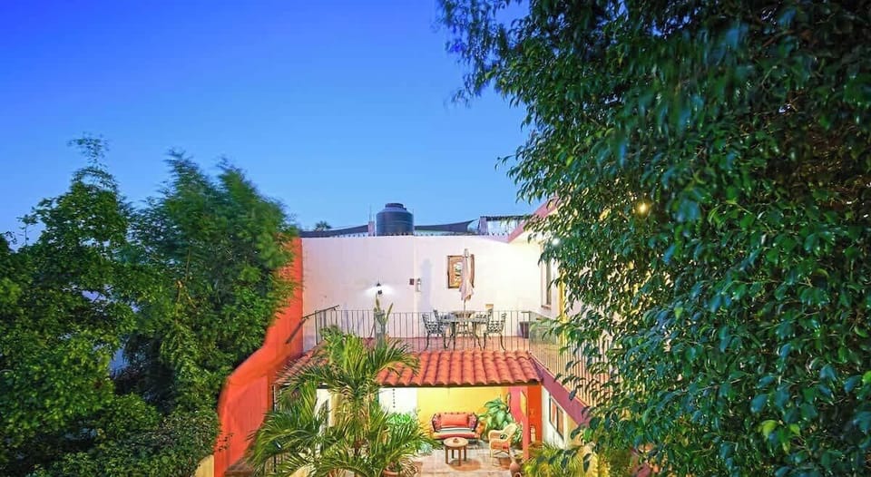 A comfortable stay only 1 block from the Malecón and beach!