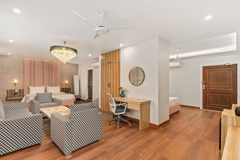 Suite with Ganga View | Free WiFi
