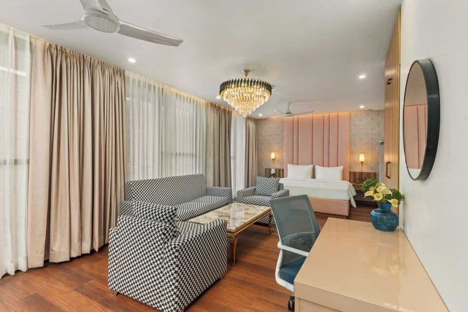 Suite with Ganga View | Free WiFi