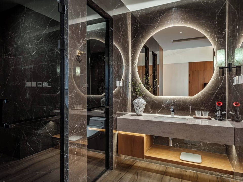 Romantic Double Room, City View | Bathroom | Free toiletries, hair dryer, bathrobes, towels
