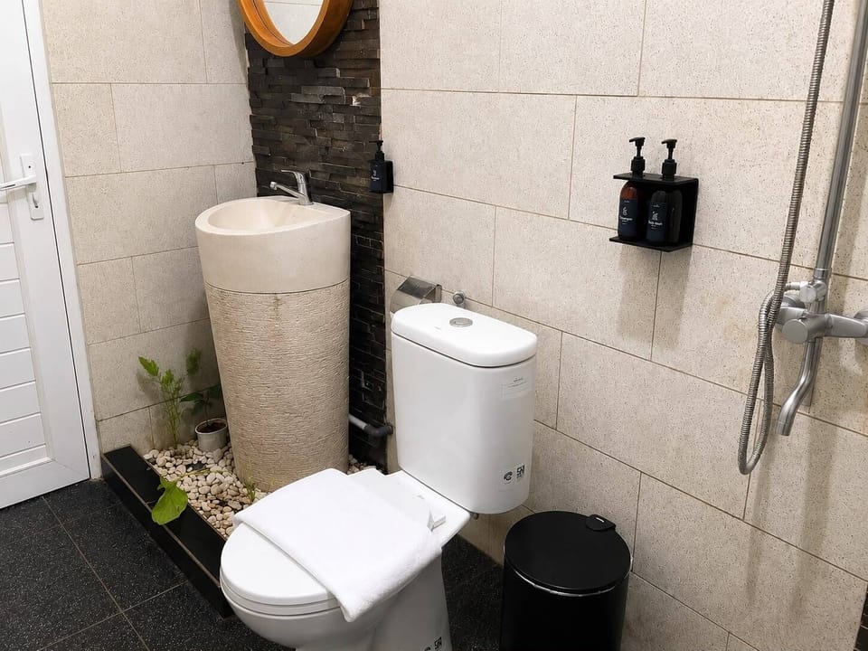 Elite Tent | Bathroom