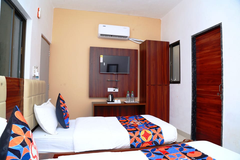 Family Triple Room | Desk, laptop workspace, WiFi (free)