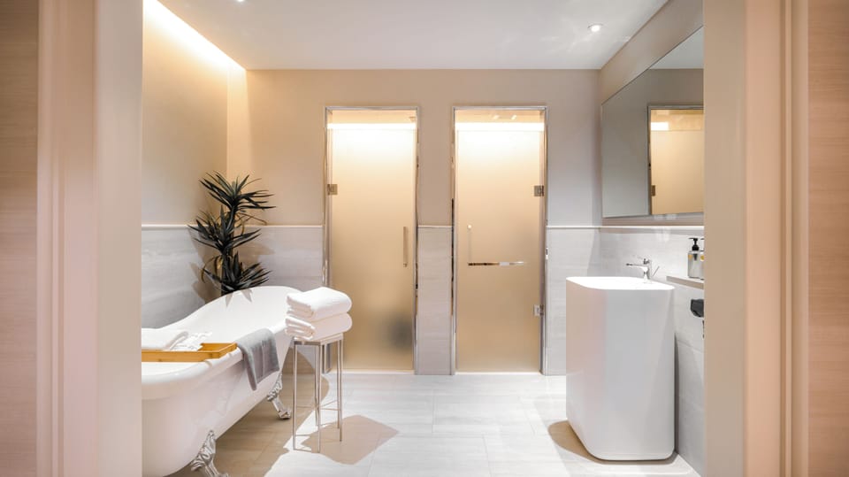 Urban Prime | Bathroom | Hair dryer, bathrobes, towels, soap