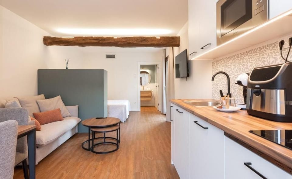 Studio, Garden View | Blackout drapes, soundproofing, iron/ironing board, free WiFi