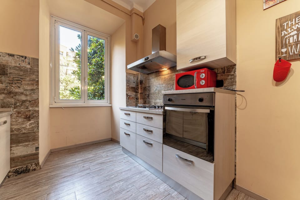 Deluxe Apartment, Courtyard View | Private kitchen | Fridge, microwave, oven, stovetop