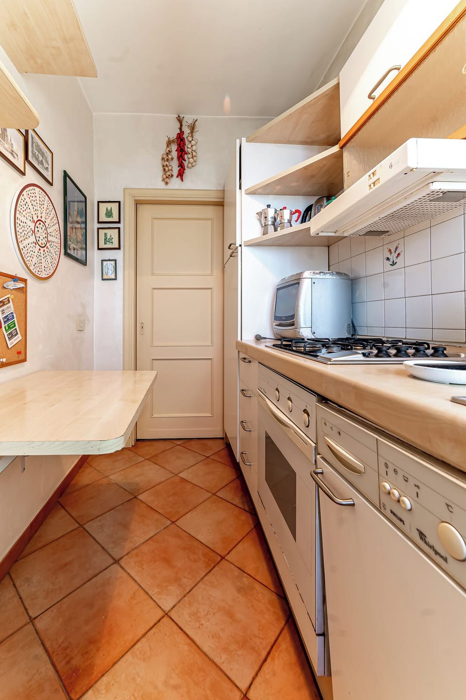 Superior Apartment, Courtyard View | Private kitchen | Fridge, microwave, oven, stovetop