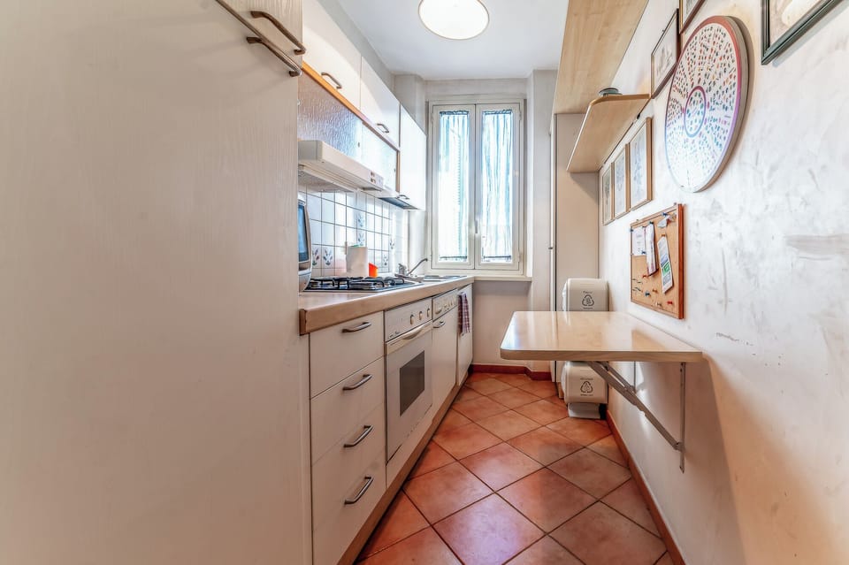 Superior Apartment, Courtyard View | Private kitchen | Fridge, microwave, oven, stovetop
