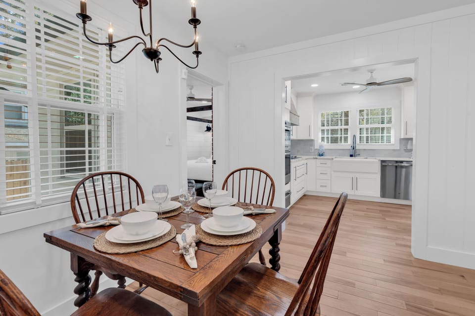 Family House, 4 Bedrooms, Garden View | In-room dining