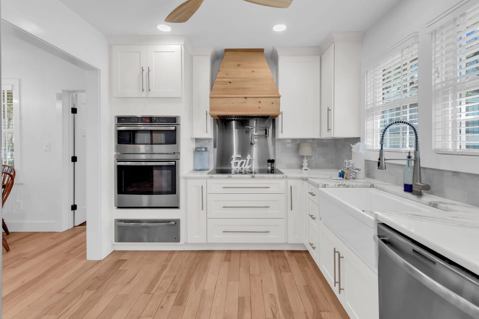 Family House, 4 Bedrooms, Garden View | Private kitchen | Fridge, microwave, oven, stovetop