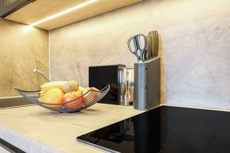 Deluxe Single Room, City View | Private kitchen | Fridge, espresso maker, coffee/tea maker, electric kettle