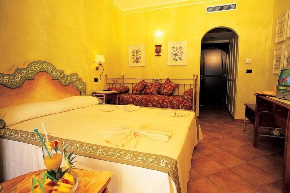 In-room safe, wheelchair access
