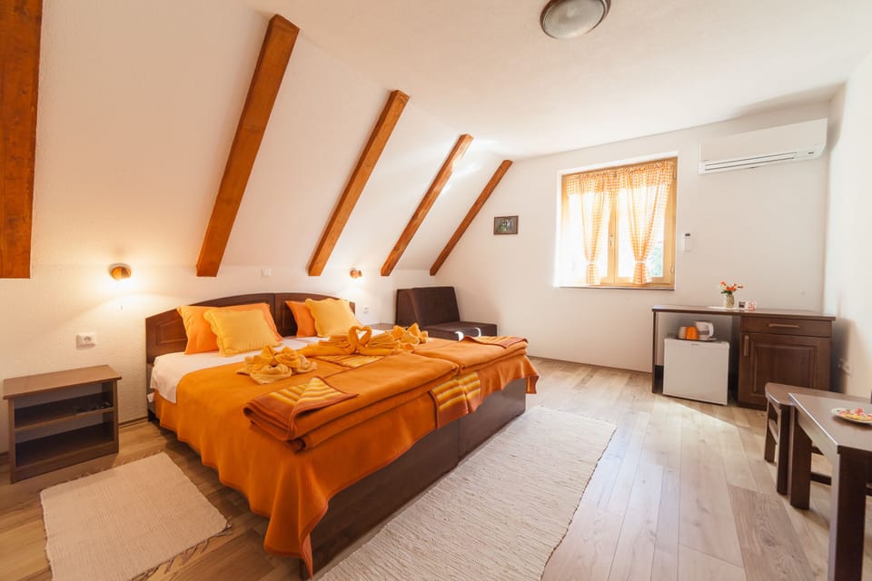 Deluxe Double Room, Mountain View | 1 bedroom, premium bedding, in-room safe, desk