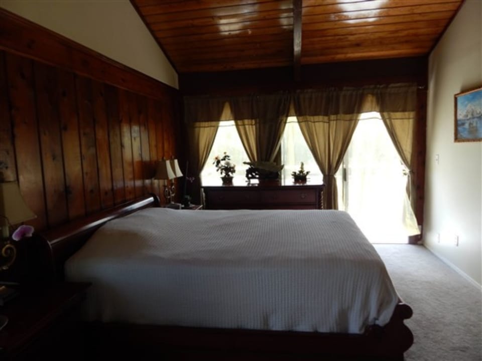 Deluxe Room, 1 Queen Bed, Private Bathroom (Master) | Individually decorated, individually furnished, laptop workspace