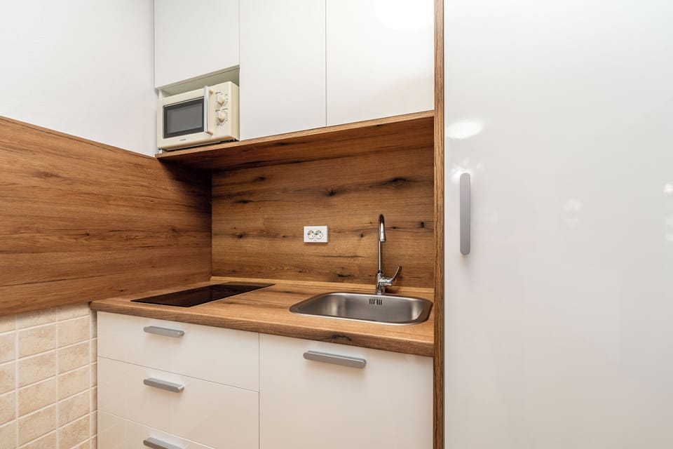Standard Apartment, Garden View | Private kitchen | Full-size fridge, microwave, stovetop, dishwasher