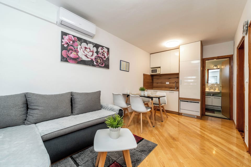 Standard Apartment, Garden View | Living area | 100-cm Smart TV with cable channels