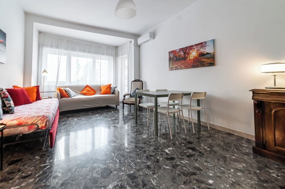 Apartment | Living area | Flat-screen TV