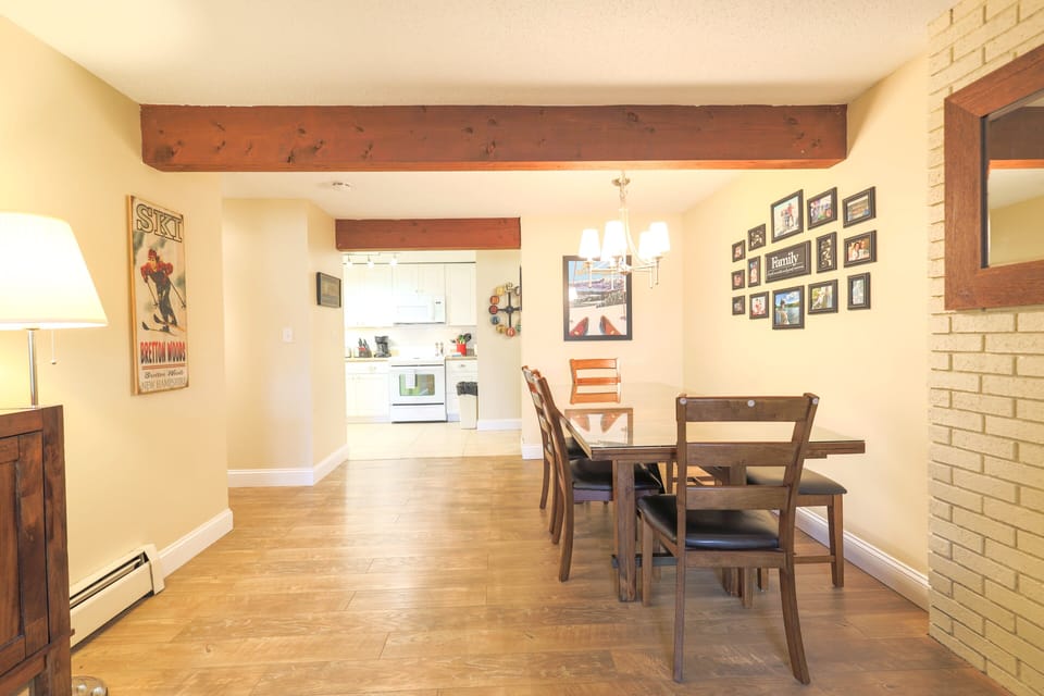 Dining area to kitchen