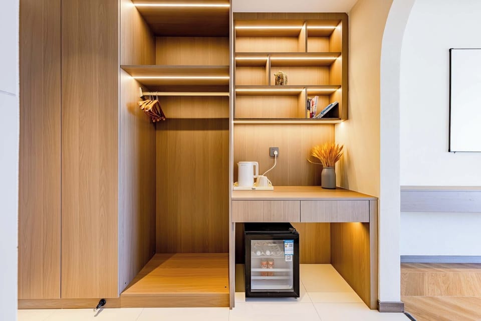 Premier Twin Room, Lake View | Minibar, desk, laptop workspace, blackout drapes