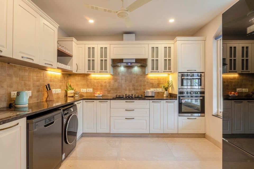 Villa, 4 Bedrooms, Private Pool | Private kitchen | Electric kettle, dining table