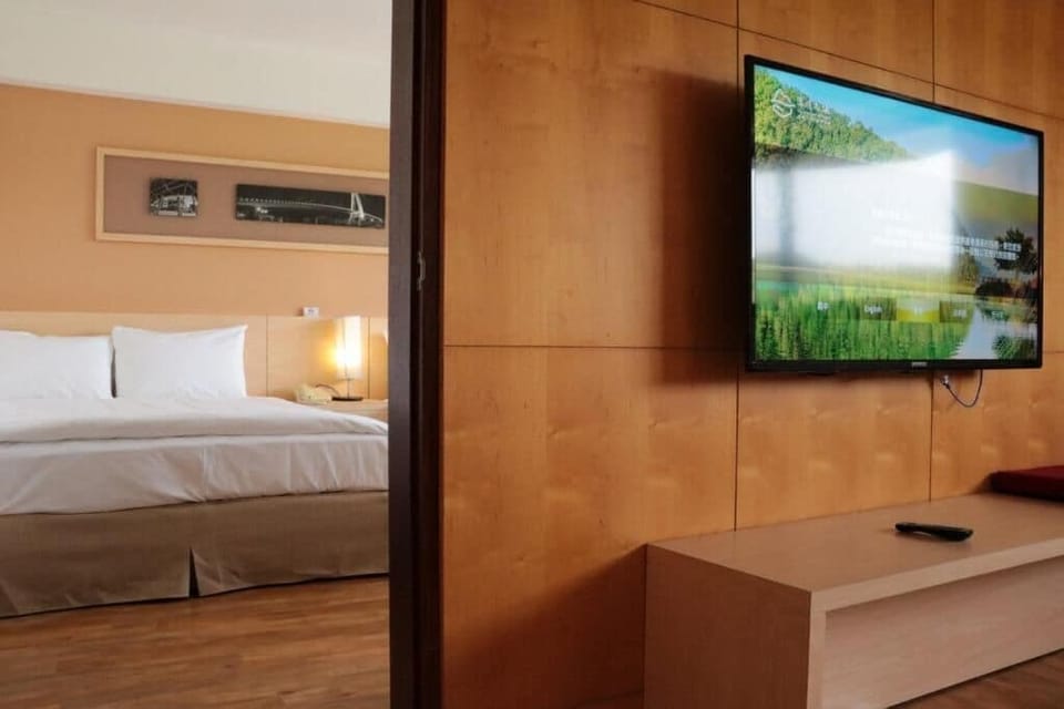 In-room safe, desk, soundproofing, free WiFi