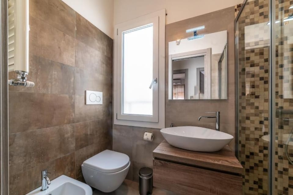 Deluxe Apartment, Balcony, Courtyard View | Bathroom | Bathtub, free toiletries, hair dryer, bidet
