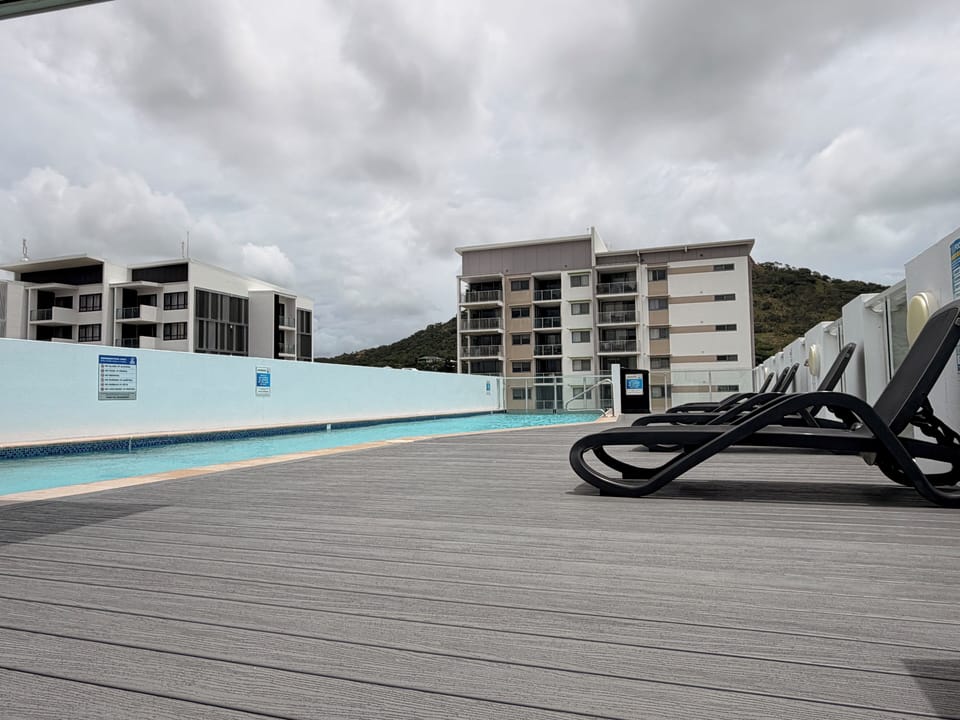 swimming pool at level 4