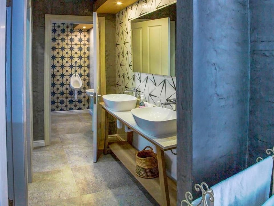 Shower, free toiletries, hair dryer, slippers