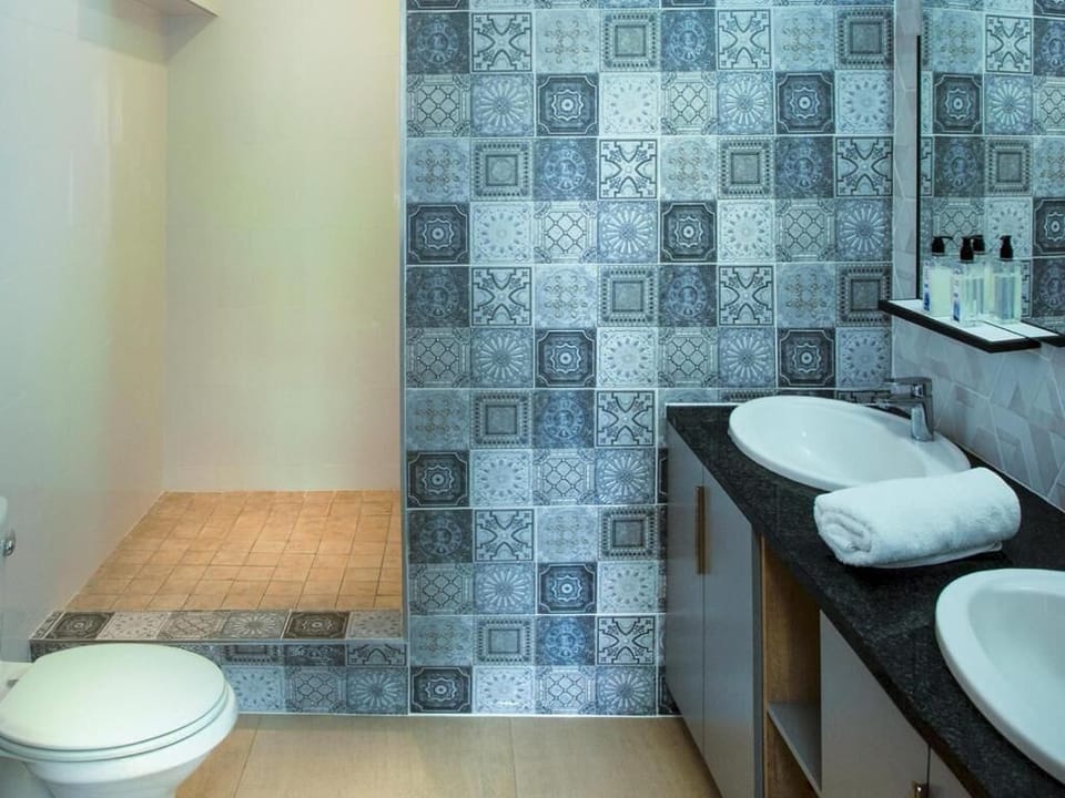 Luxury Double Room, Patio, Partial Ocean View | Bathroom | Shower, free toiletries, hair dryer, slippers