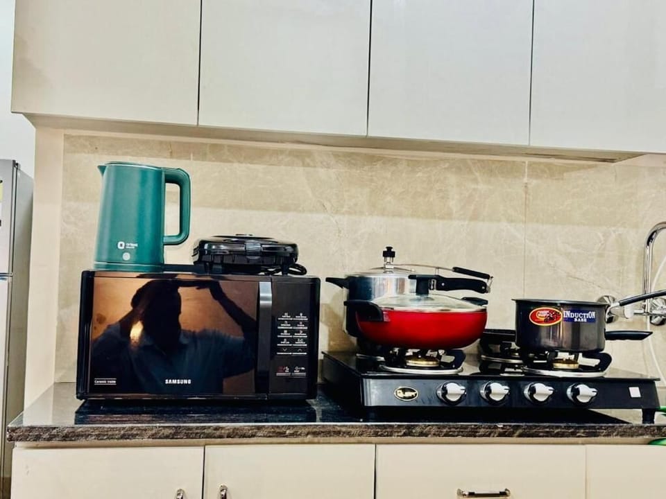 Studio, Balcony, City View | Private kitchen